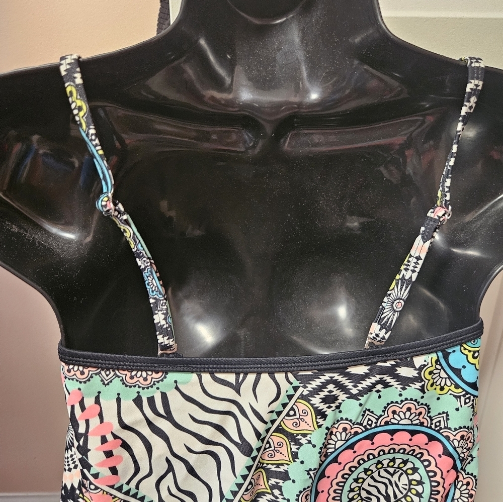 VENUS Vibrant Patterned Tankini - Picture 10 of 15